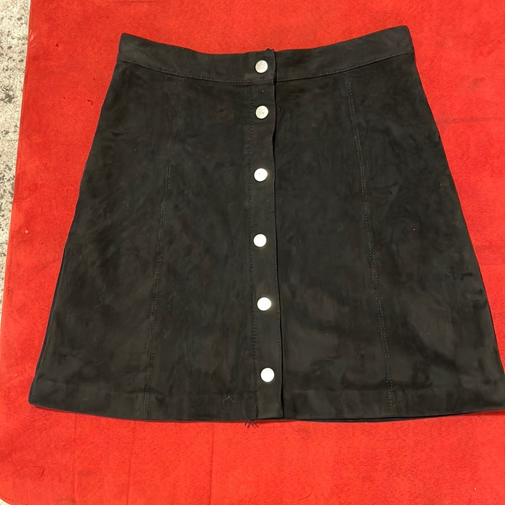 Suede button skirt